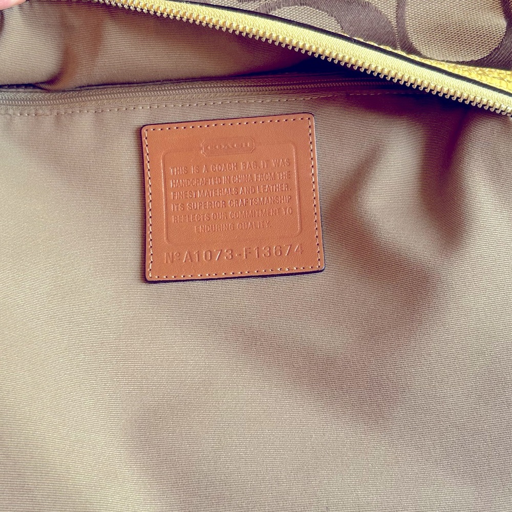 GUC Coach F13674 signature stripe canvas shoulder bag in khaki & yellow 🤎💛 - Picture 9 of 11